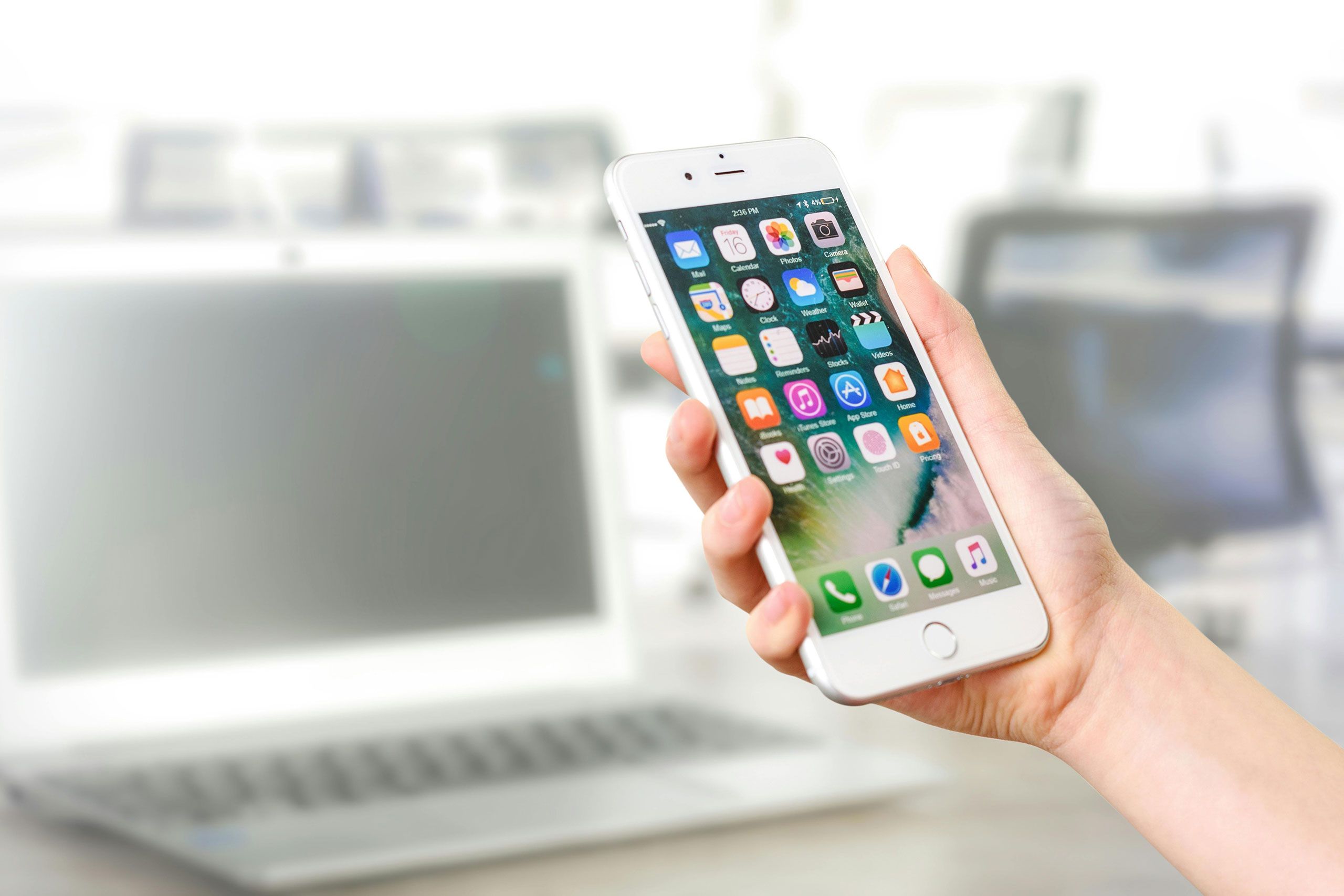 Izrada Android i iOS aplikacija.